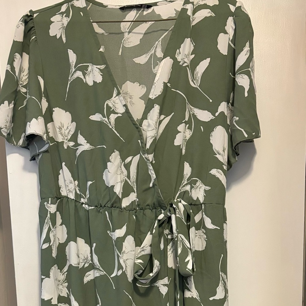 Long light green and white dress size 12